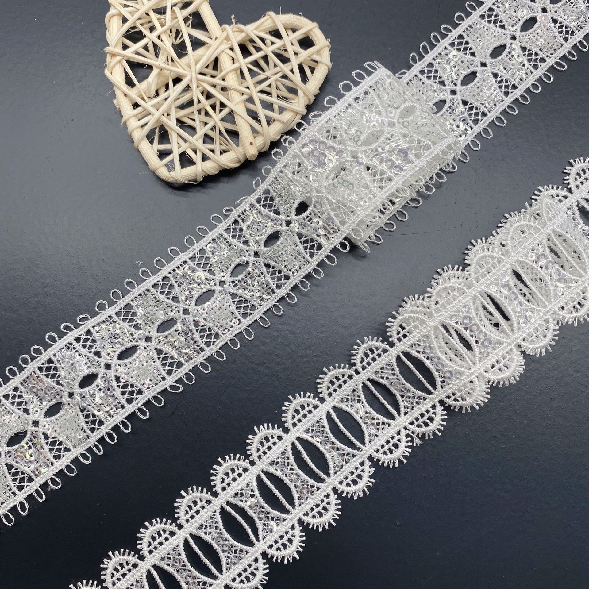 Hollow Wearable Sequins Ribbon - đánh giá và giá Lace Ribbon Trim