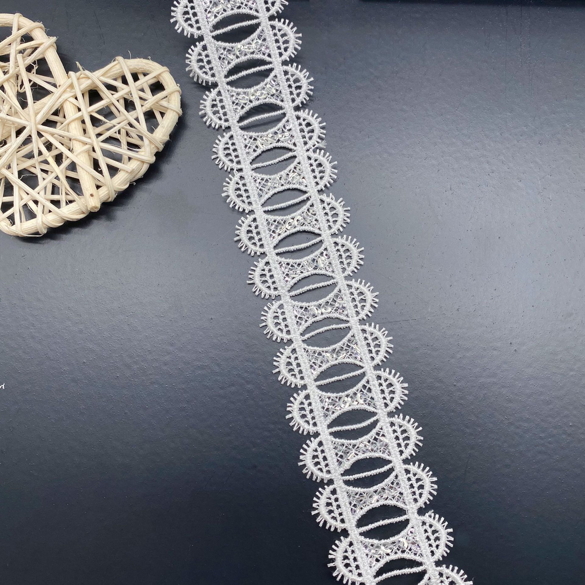 Hollow Wearable Sequins Ribbon - đánh giá và giá Lace Ribbon Trim